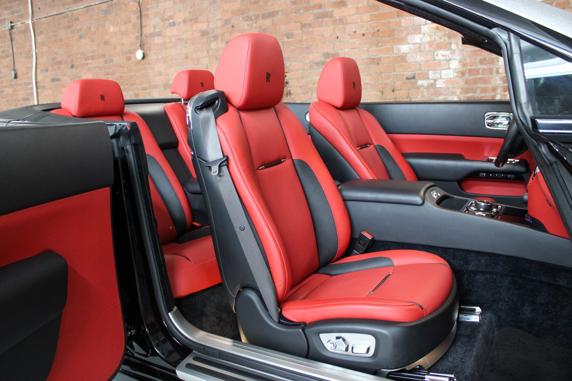 2019 Rolls Royce Dawn photo 31