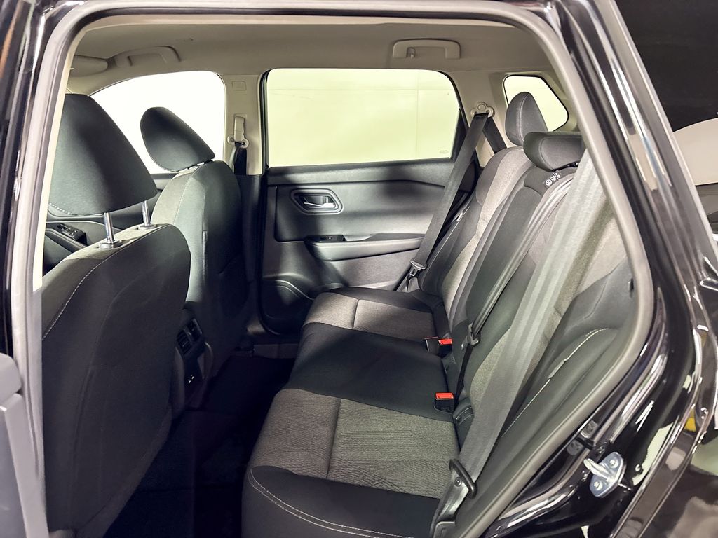2024 Nissan Rogue SV photo 14