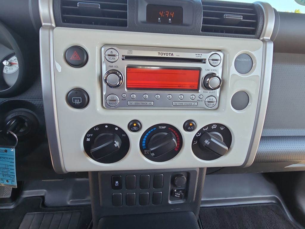 2013 Toyota FJ Cruiser Base photo 18