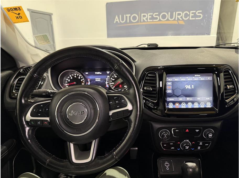 Used 2019 Diamond Black Crystal Pearlcoat Jeep Limited image 41