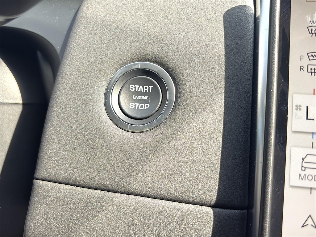 2025 Land Rover Discovery Sport S photo 21