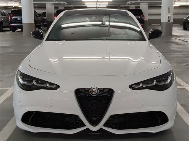 2024 Alfa Romeo Giulia photo 2