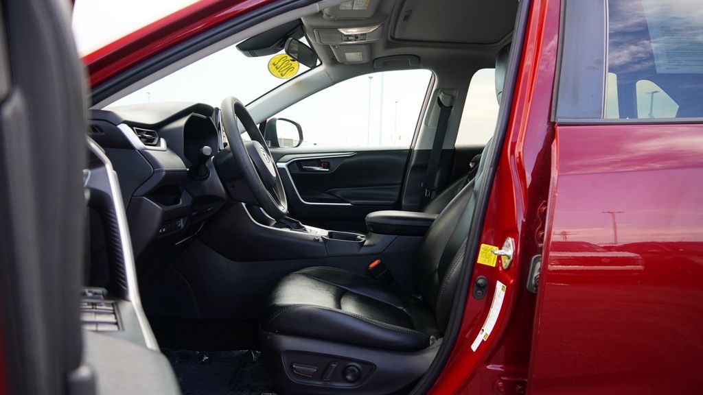 2022 Toyota RAV4 XLE photo 11
