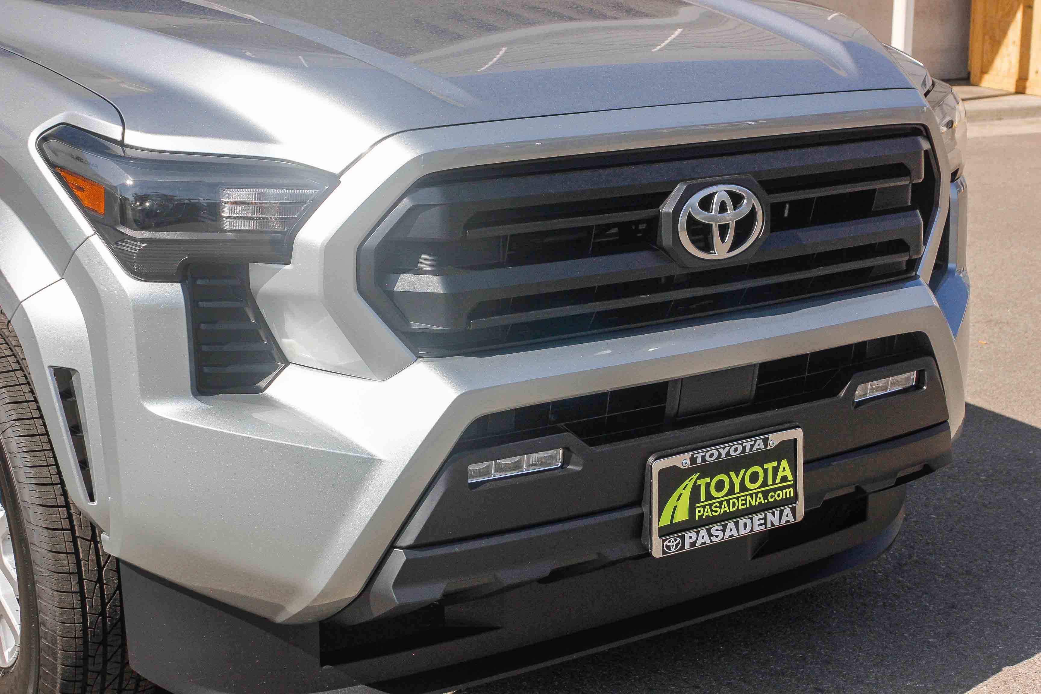 2025 Toyota Tacoma SR5 4x4 photo 4