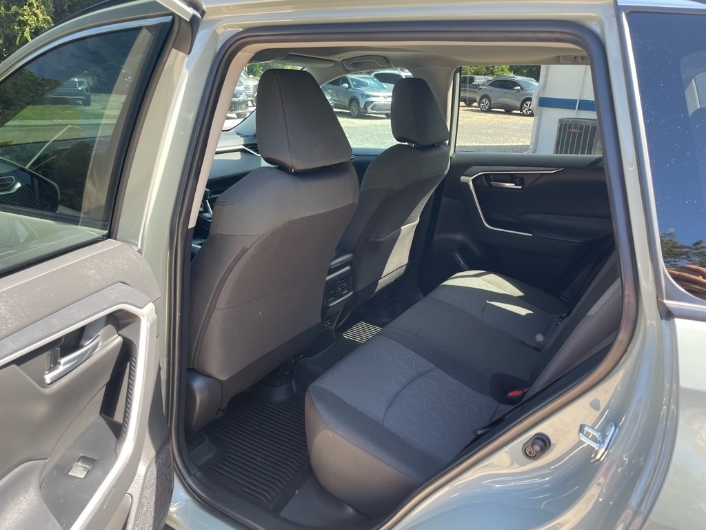 2023 Toyota RAV4 XLE photo 22