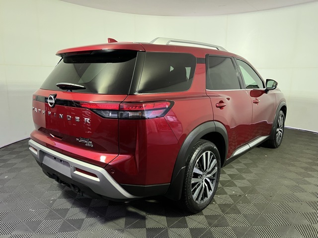 2022 Nissan Pathfinder Platinum photo 5