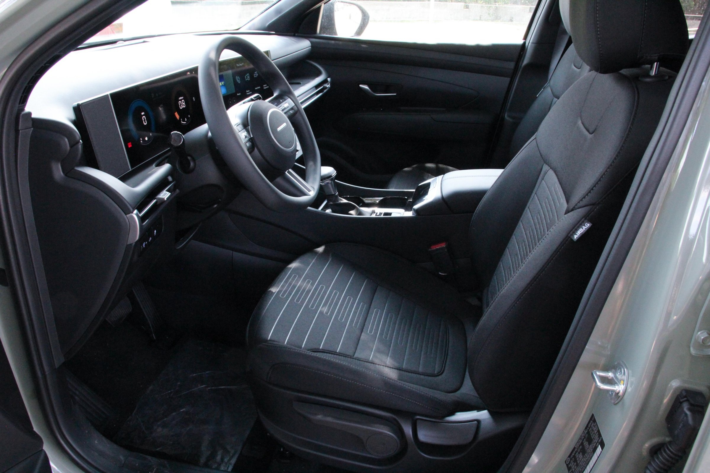2026 Hyundai Santa Cruz SE photo 9