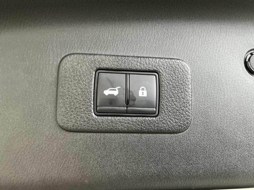 2023 Nissan Armada SL photo 2