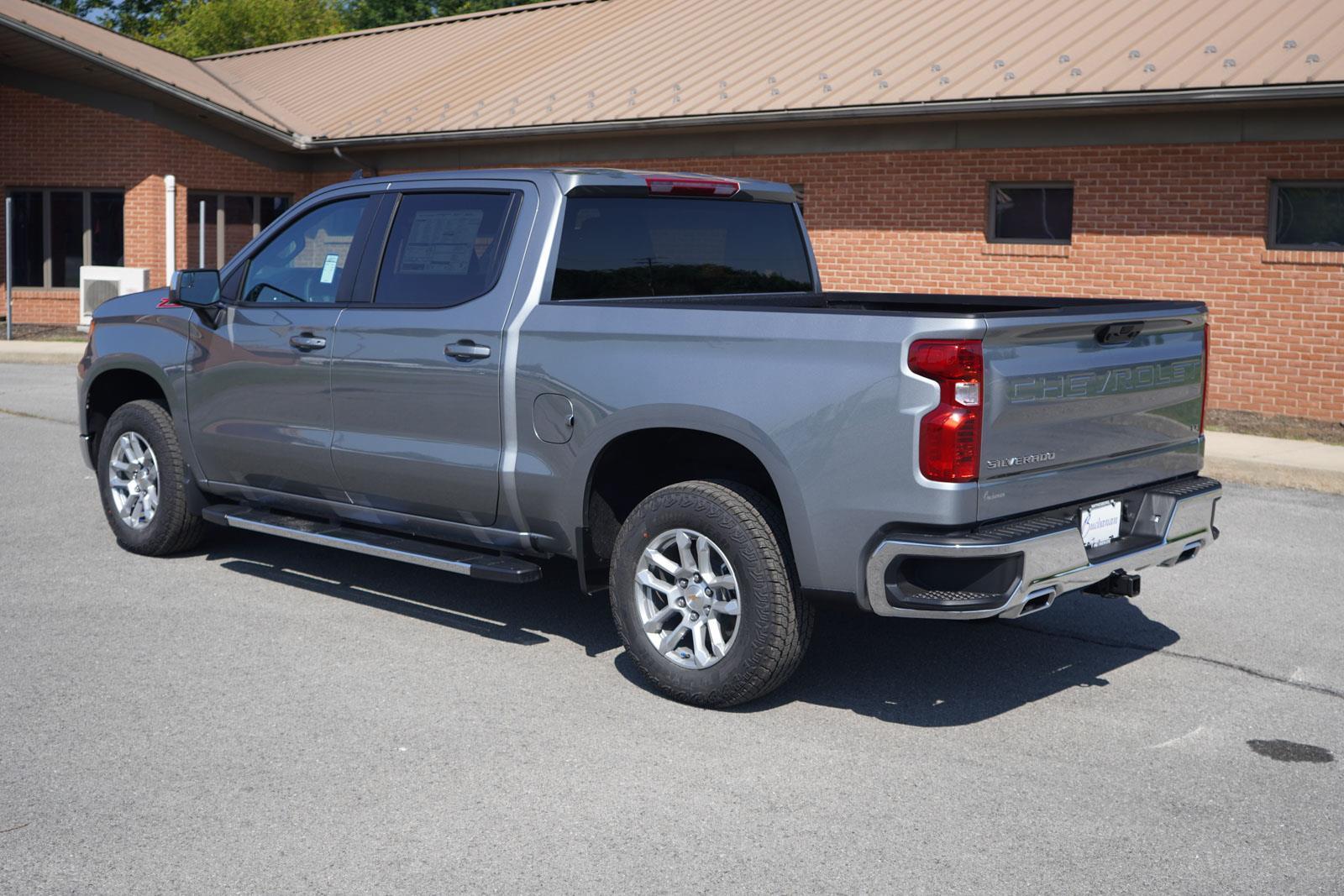 2026 Chevrolet Silverado 1500 LT photo 2