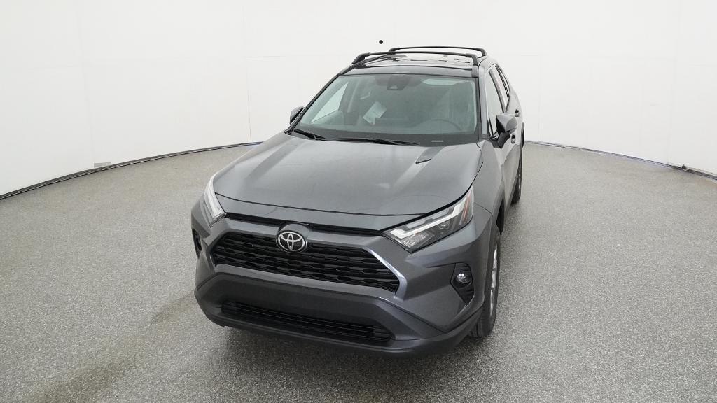 2025 Toyota RAV4 XLE photo 5
