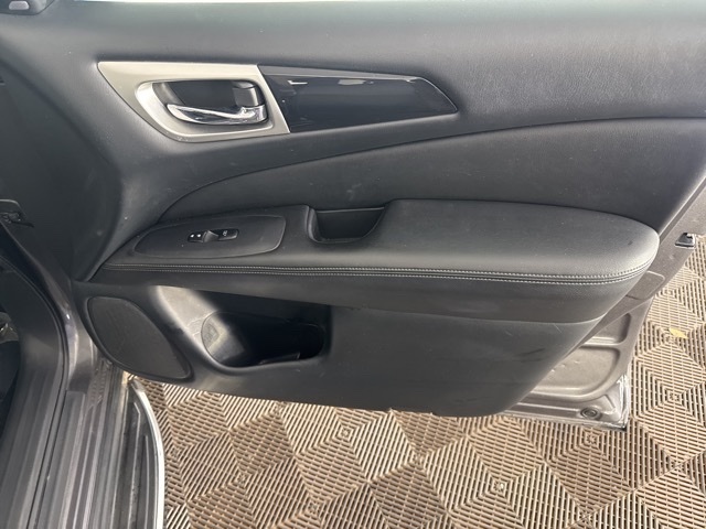 2020 Nissan Pathfinder SV photo 18