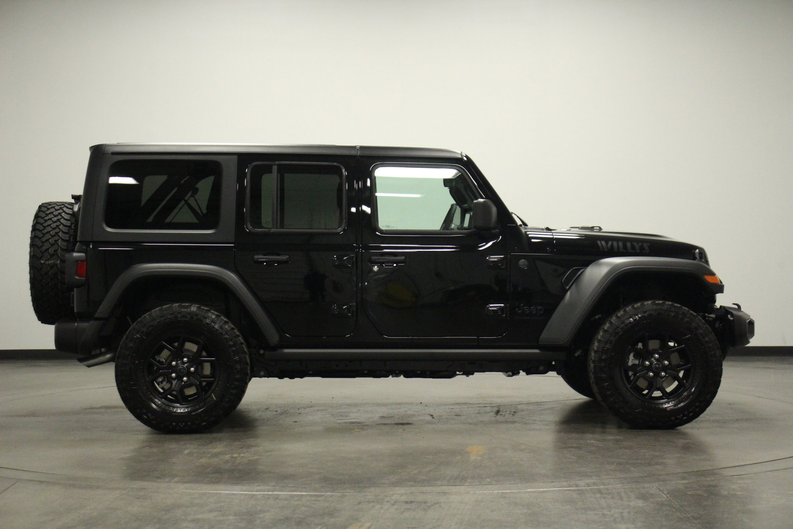 2025 Jeep Wrangler Willys photo 8