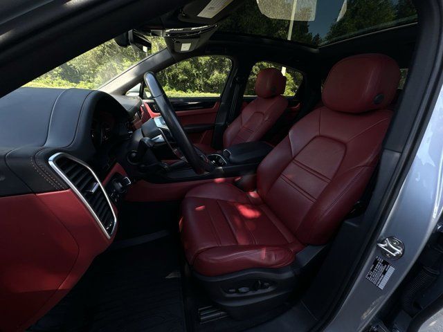 2023 Porsche Cayenne Coupe Base photo 5