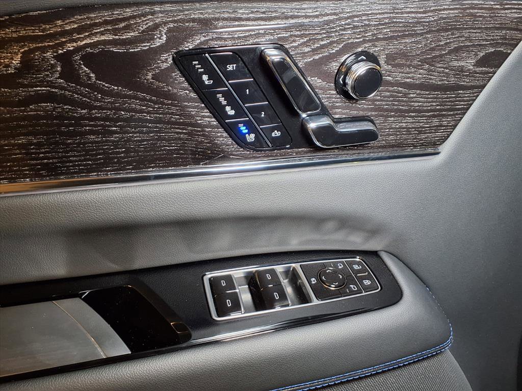 2026 Cadillac Escalade IQ Luxury photo 15