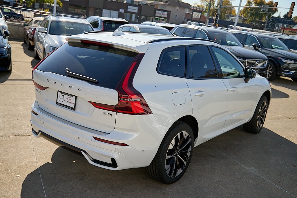 2026 VOLVO XC60 - Image 8