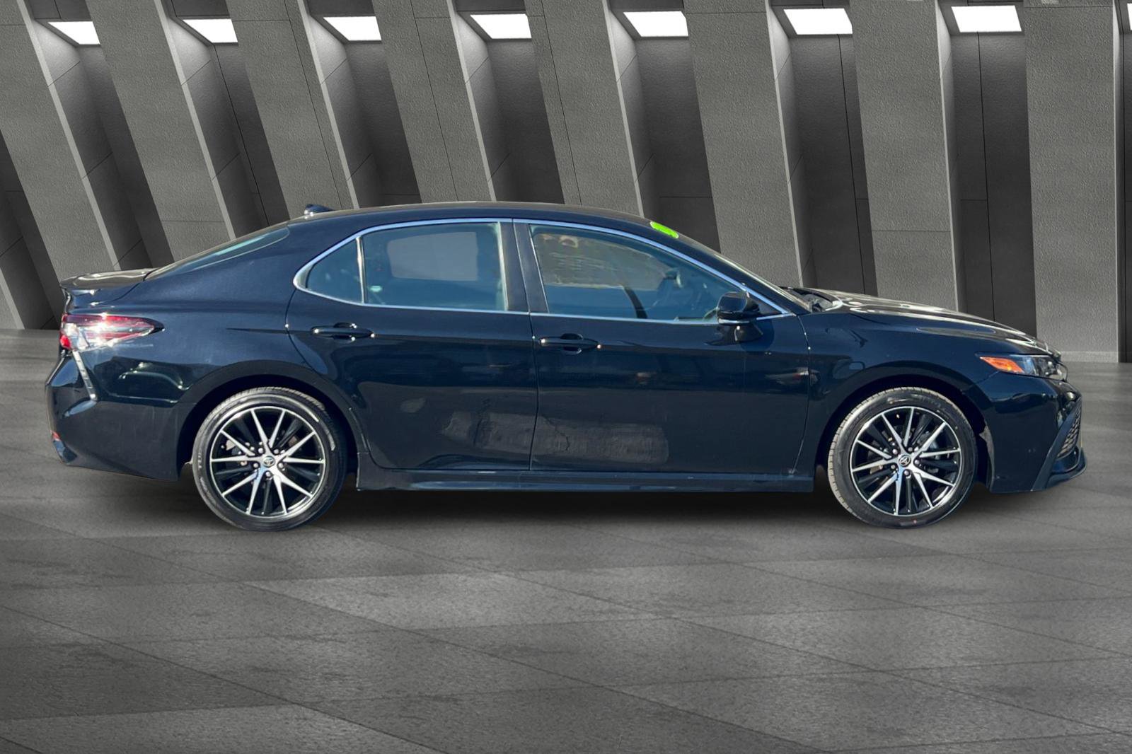 2024 Toyota Camry SE photo 2