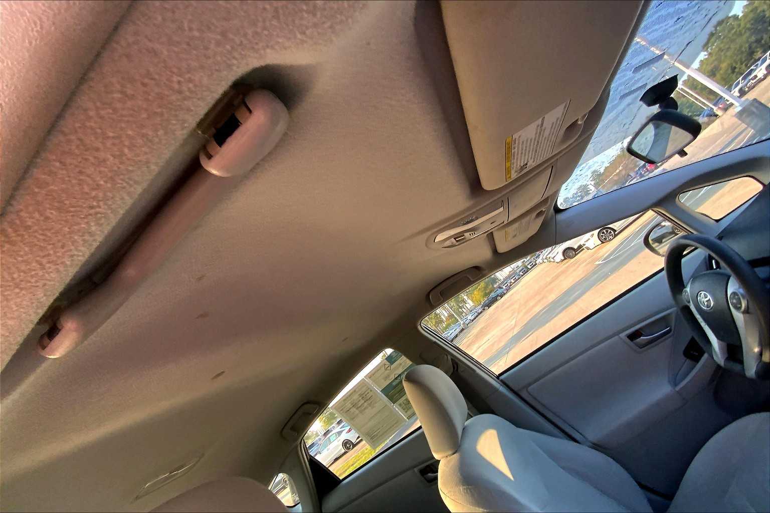 2012 Toyota Prius Two photo 13