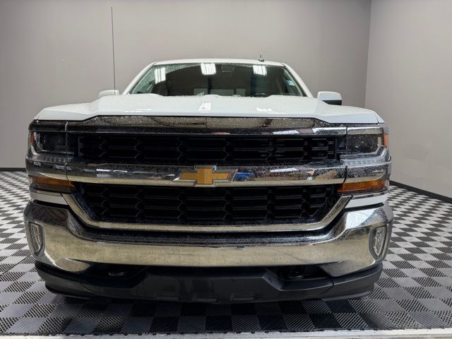 2018 Chevrolet Silverado 1500 LT photo 3