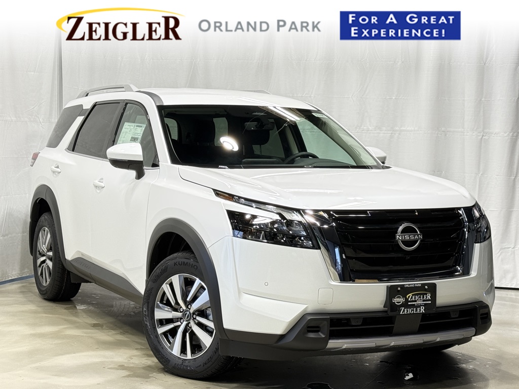 2025 Nissan Pathfinder SL's photo