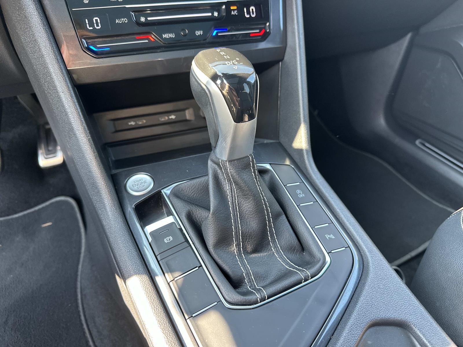 2023 Volkswagen Tiguan Black SE R-Line photo 15