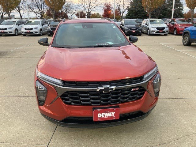 2024 Chevrolet Trax photo 2