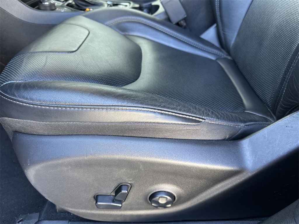 2020 Jeep Cherokee Limited photo 17