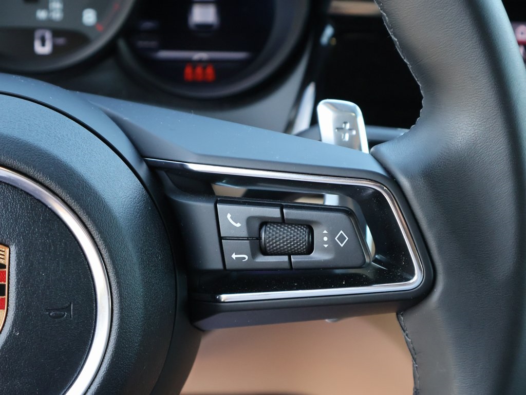 2025 Porsche Macan T photo 27