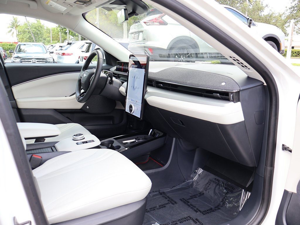 2022 Ford Mustang Mach-E Premium photo 31