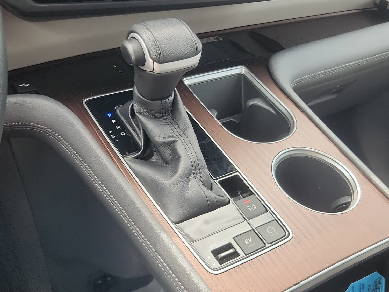 2021 Toyota Sienna XLE photo 19