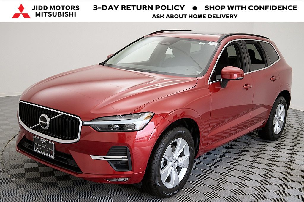 2022 Volvo XC60 Momentum's photo