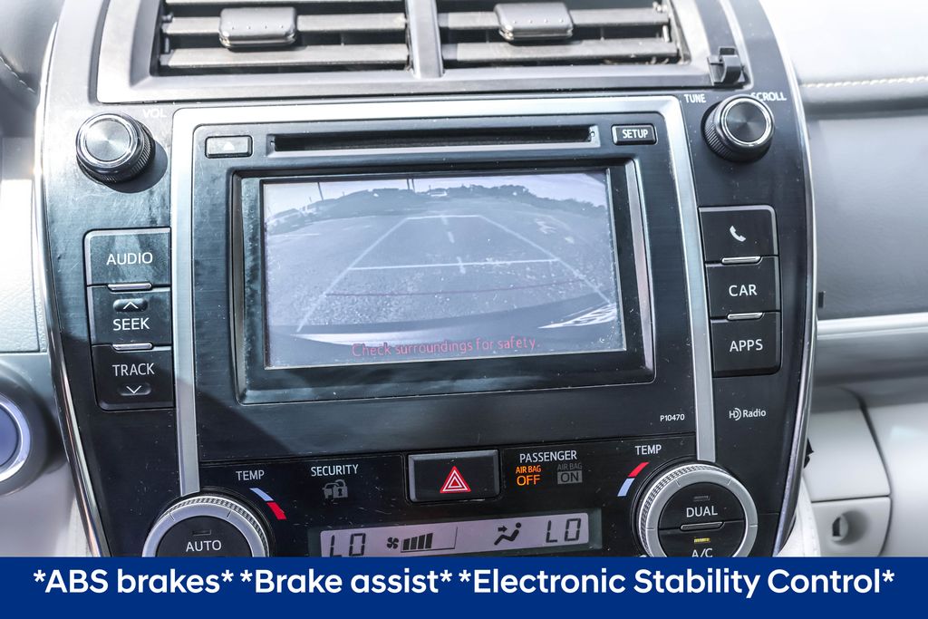 2014 Toyota Camry Hybrid LE photo 4