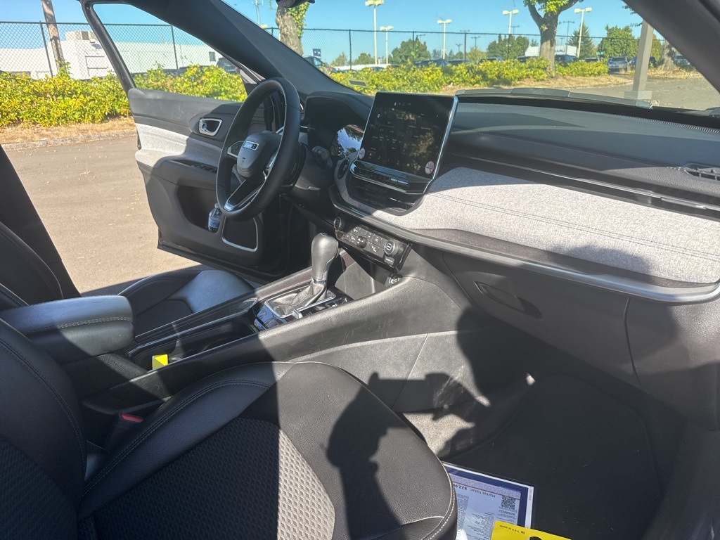 2024 Jeep Compass Latitude photo 32