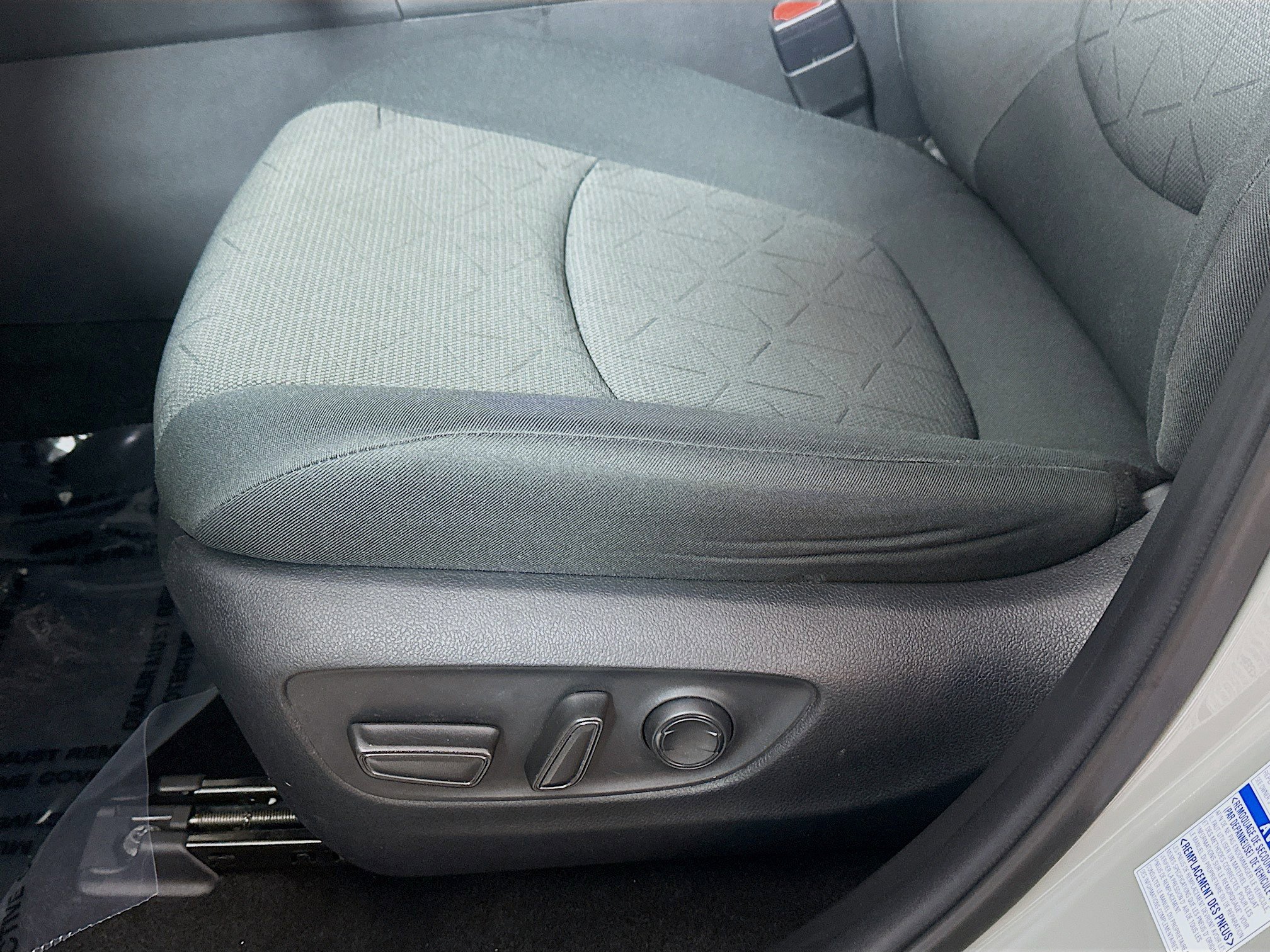 2021 Toyota RAV4 XLE photo 17