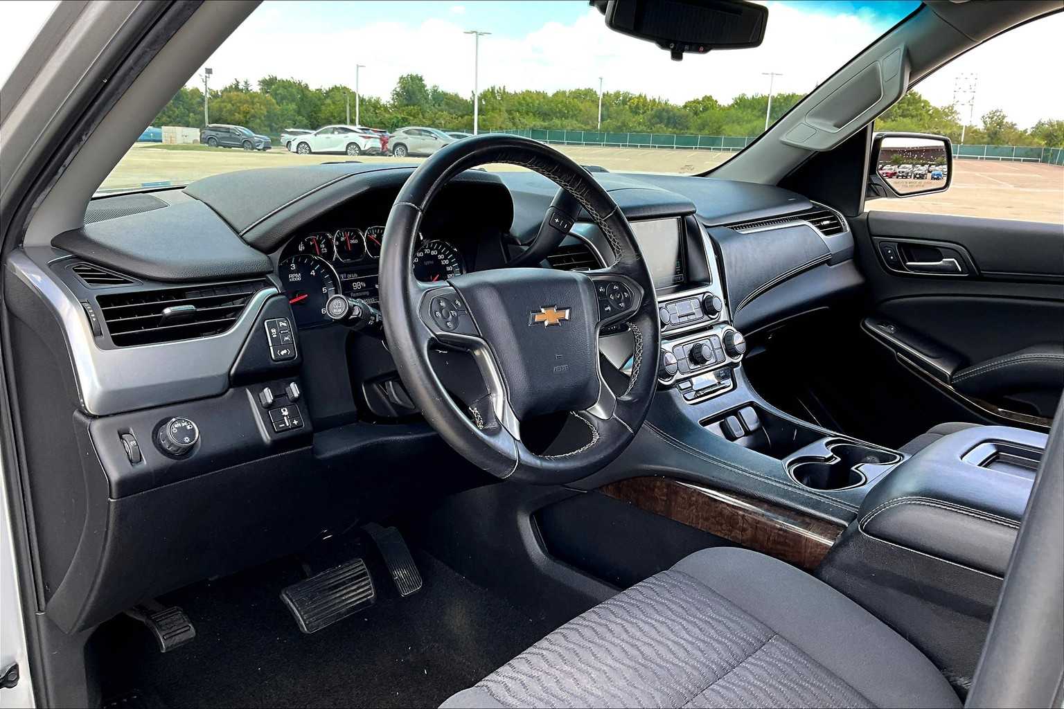 2018 Chevrolet Suburban LS photo 16