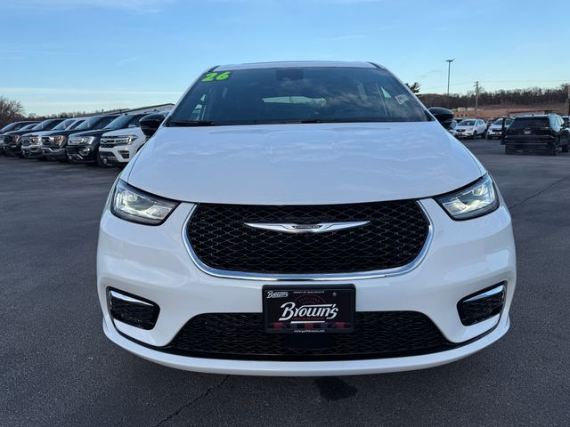 2026 Chrysler Pacifica Limited photo 2