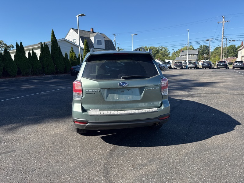 2018 Subaru Forester 2.5i Premium photo 3