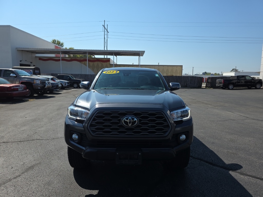 2023 Toyota Tacoma TRD Off-Road photo 2