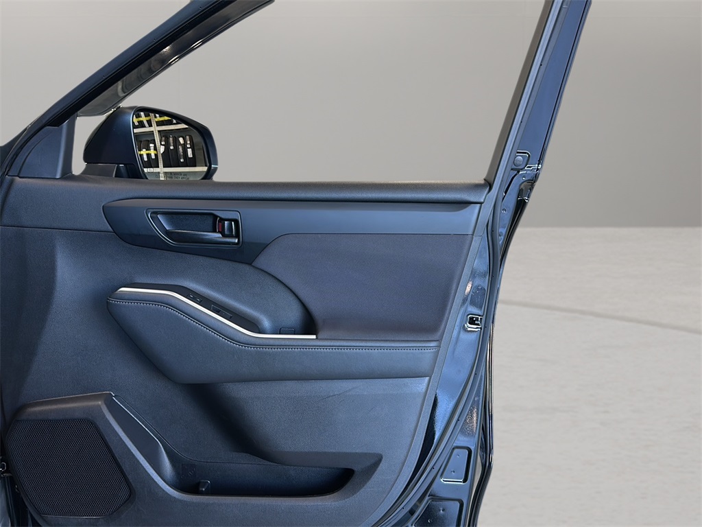 2021 Toyota Highlander L photo 15