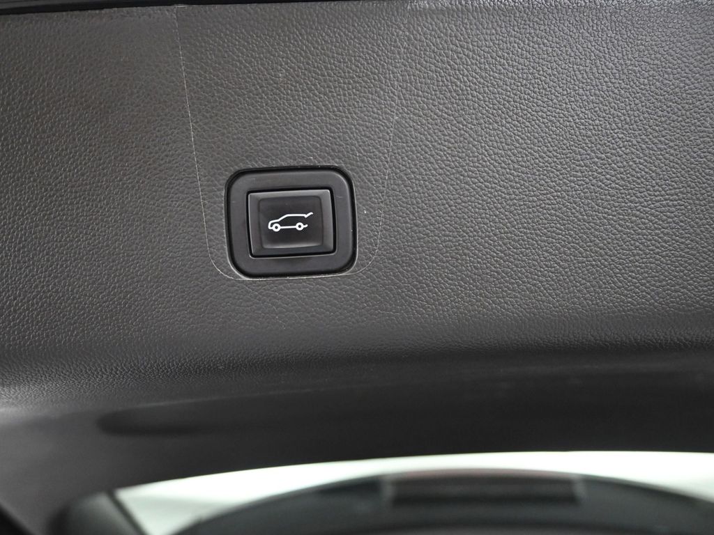 2022 Chevrolet Traverse Leather photo 7