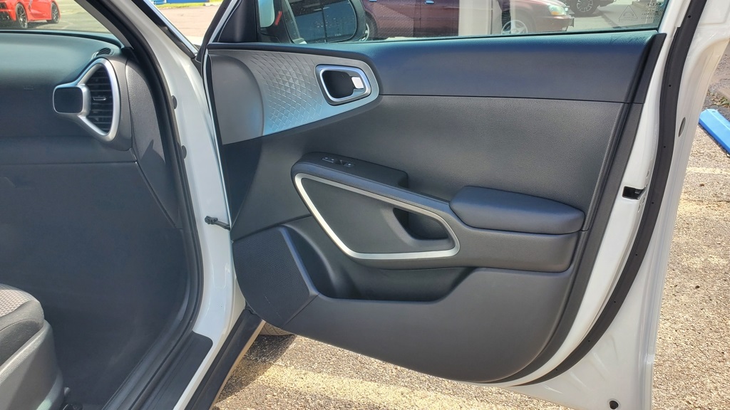 2023 Kia Soul LX photo 39