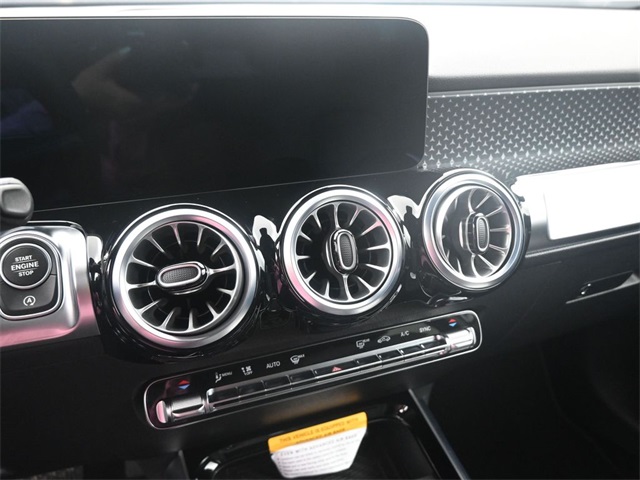 2025 Mercedes Benz GLB 250 photo 3