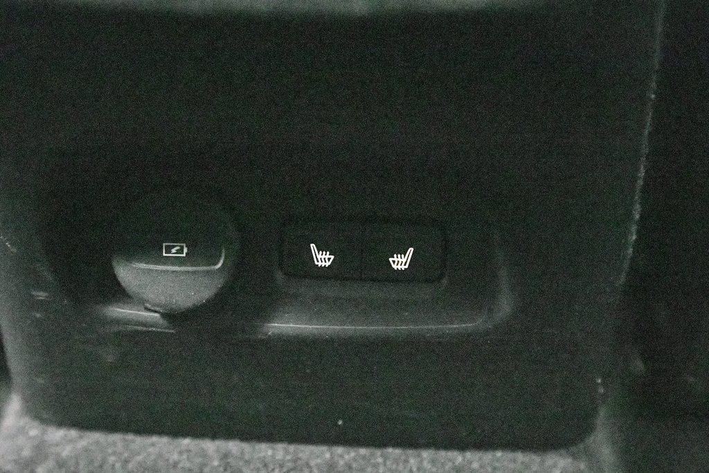 2023 VOLVO XC40 - Image 23