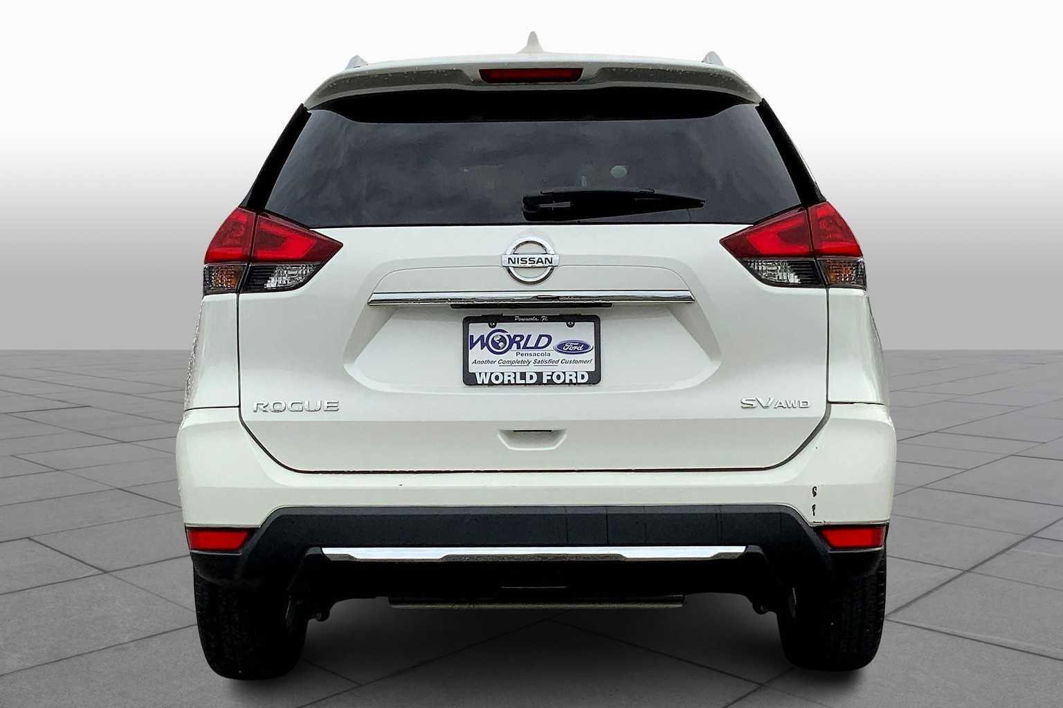 2018 Nissan Rogue SV photo 4