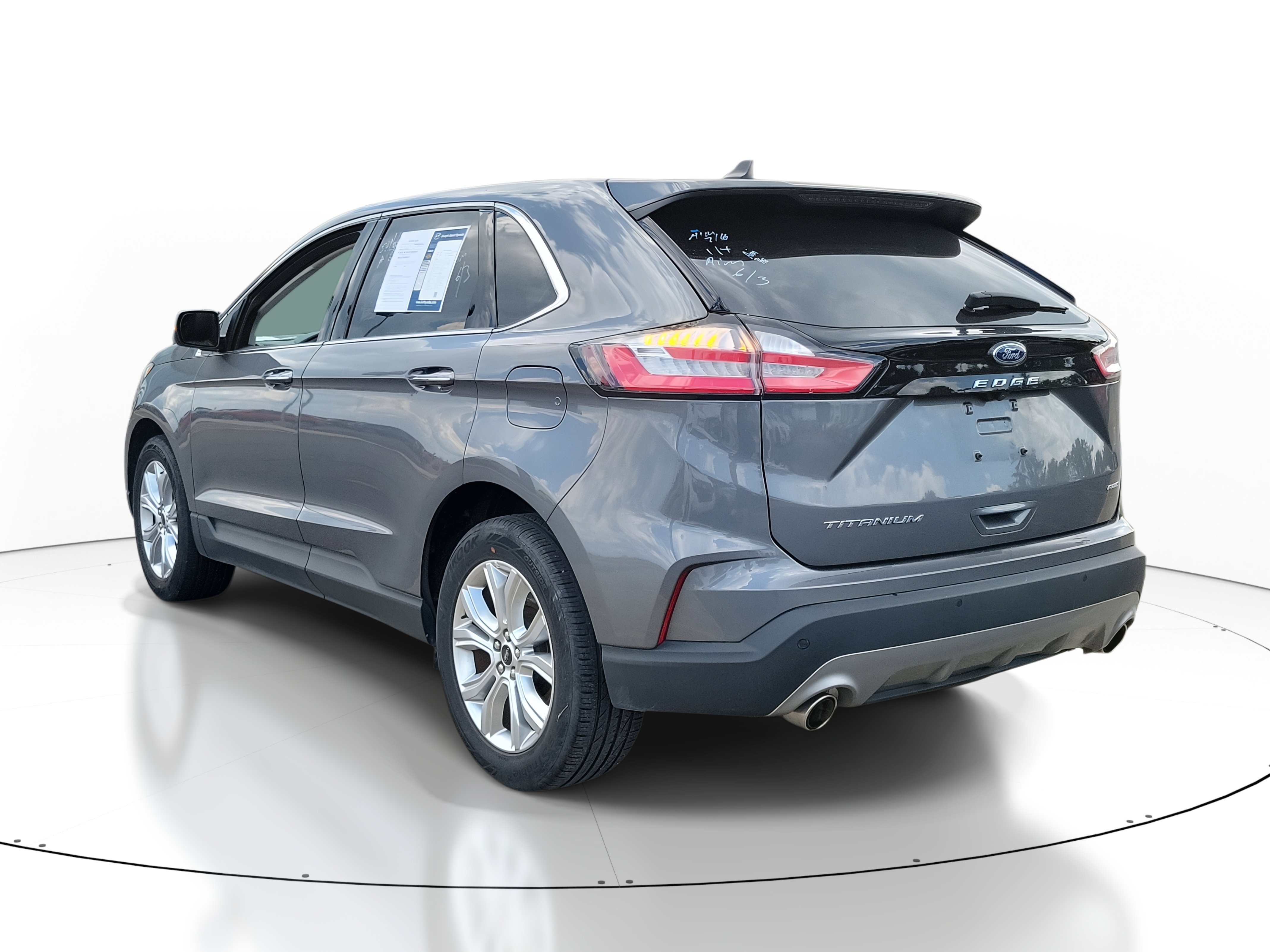 2024 Ford Edge Titanium photo 3