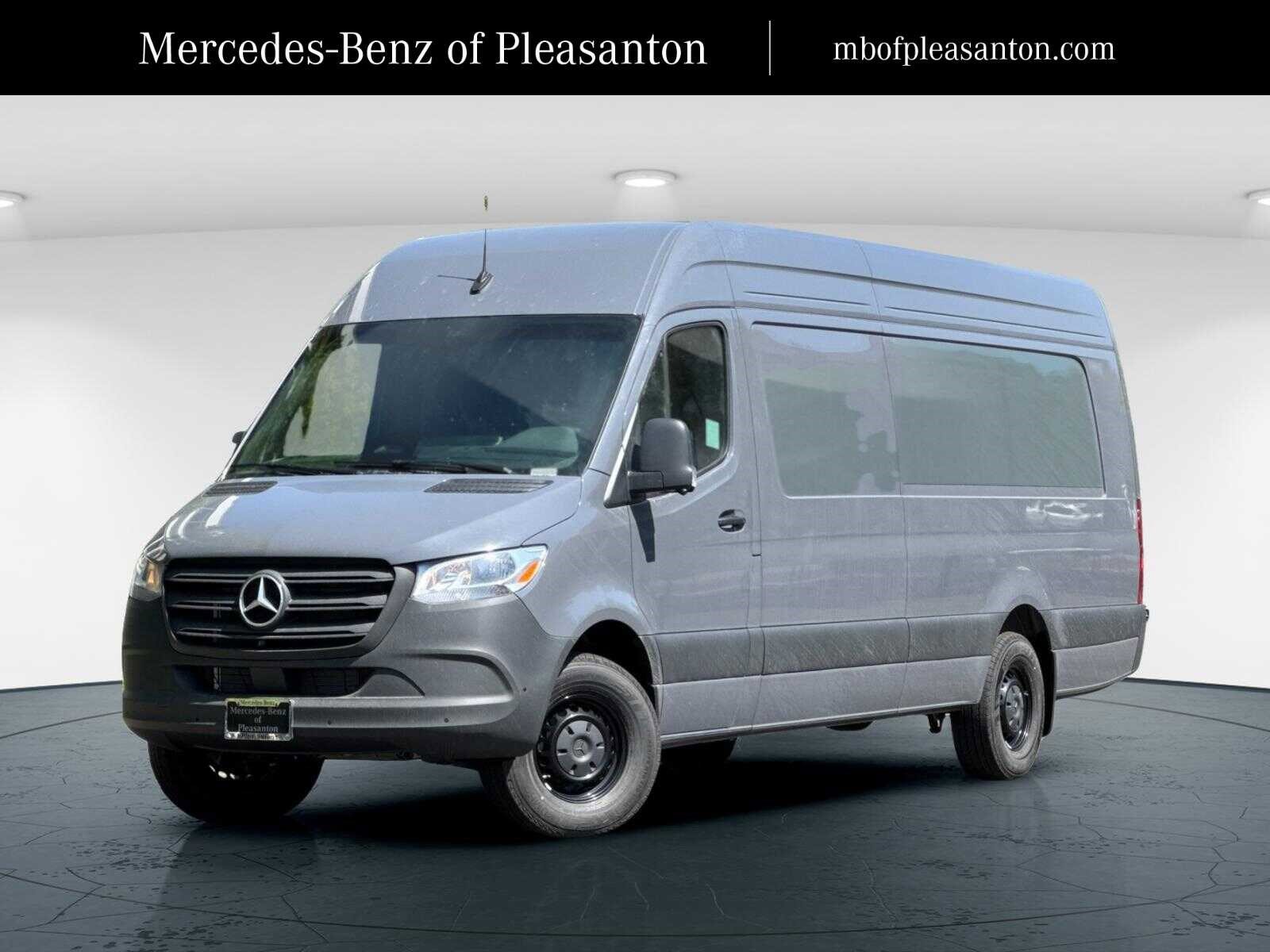 2025 Mercedes-Benz Sprinter Cargo Van Base's photo