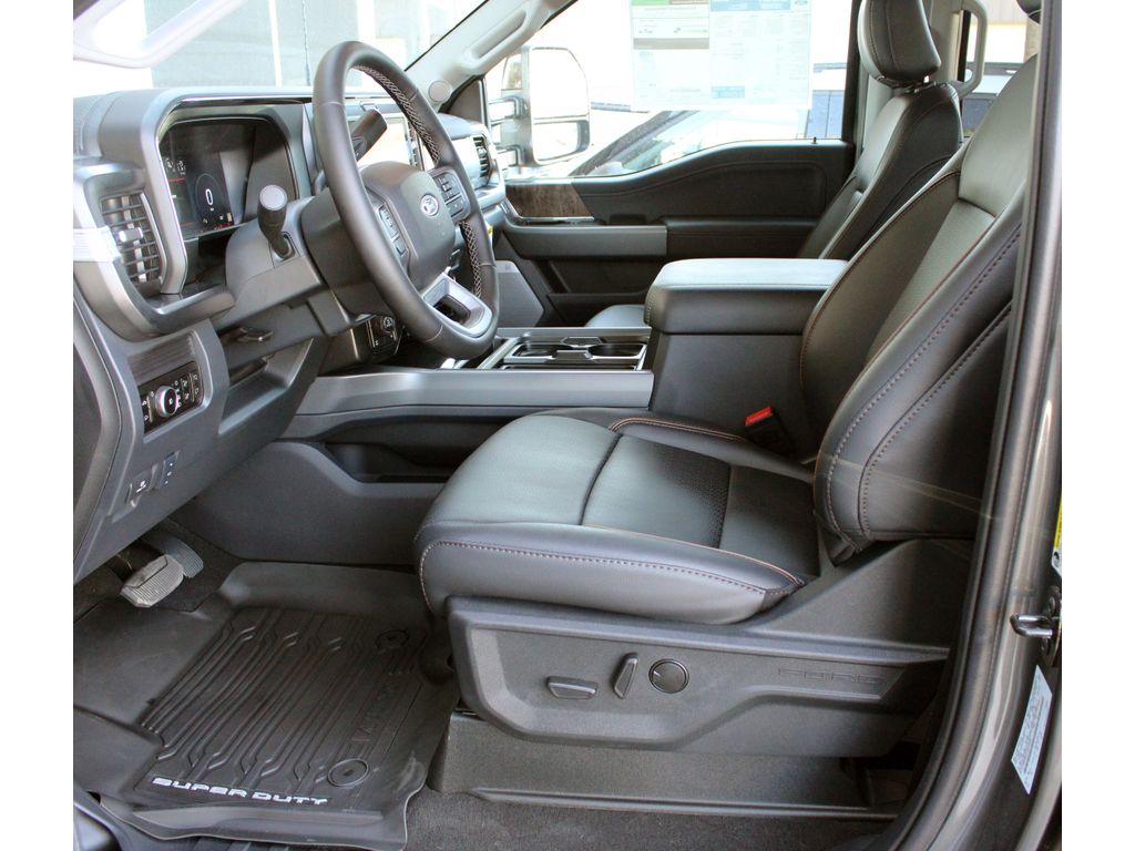 2026 Ford F-250 Lariat photo 4