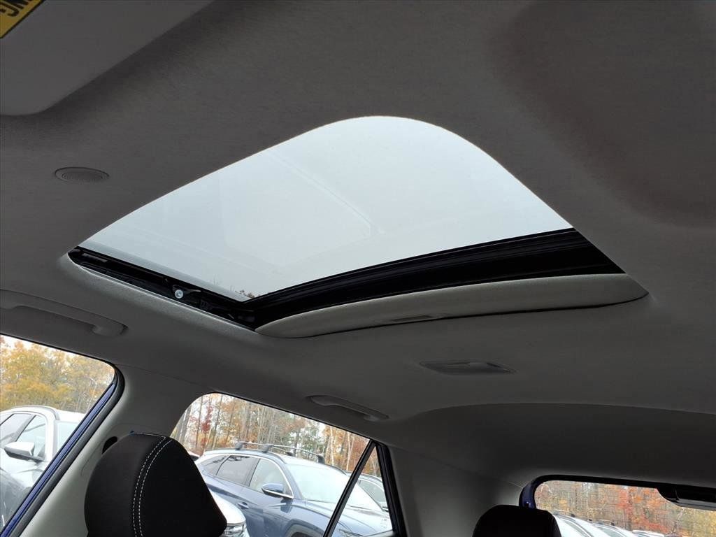 2026 Hyundai Venue SEL photo 3