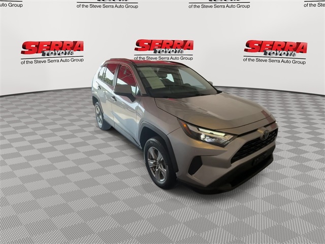2024 Toyota RAV4 XLE photo 3