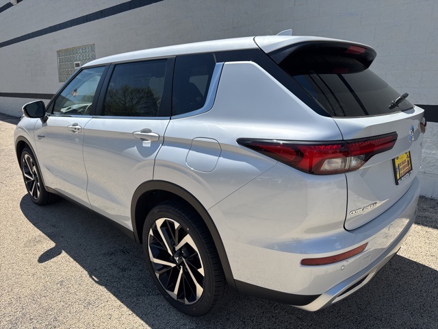 2025 Mitsubishi Outlander PHEV SE photo 5