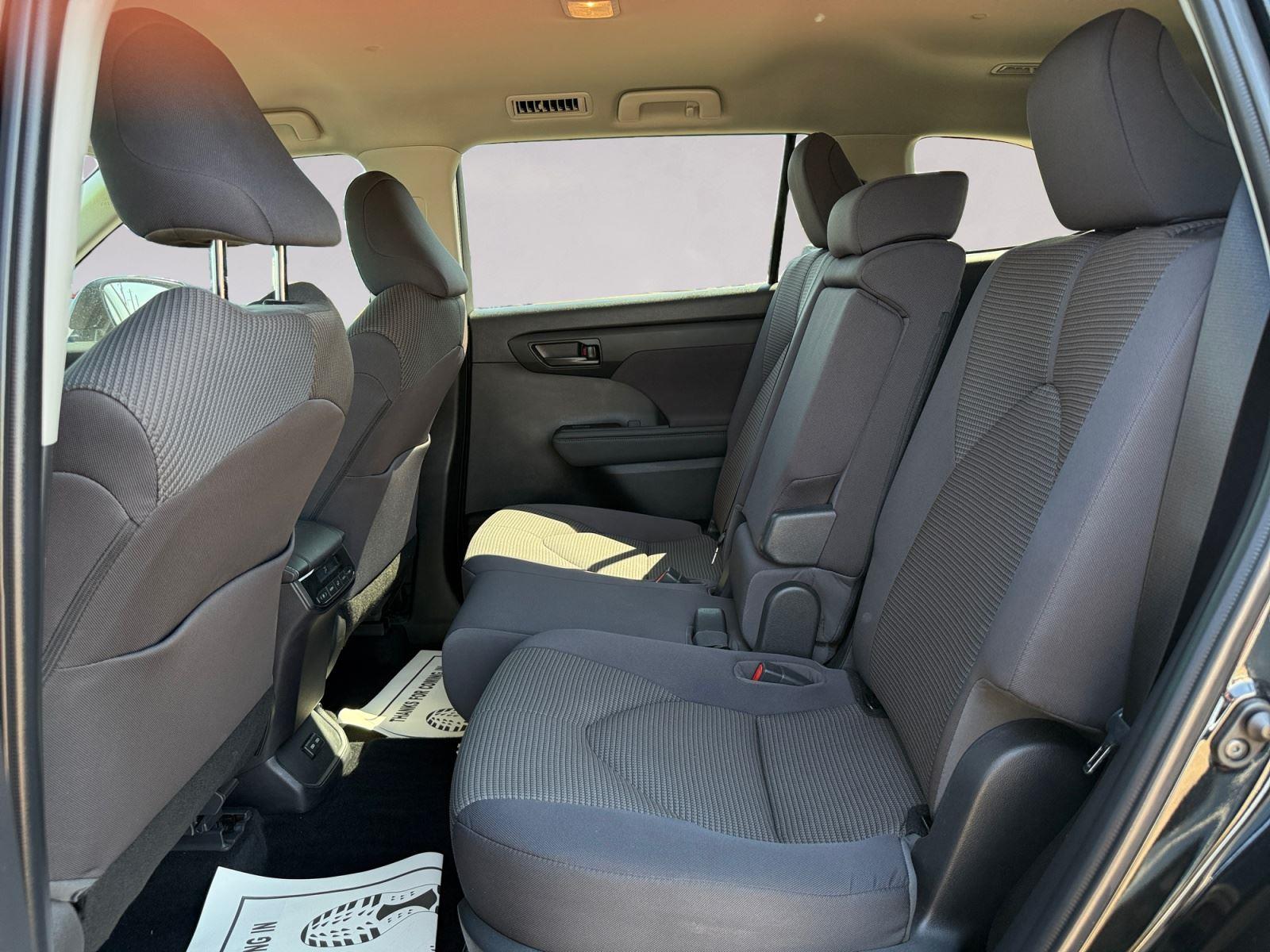 2022 Toyota Highlander L photo 13